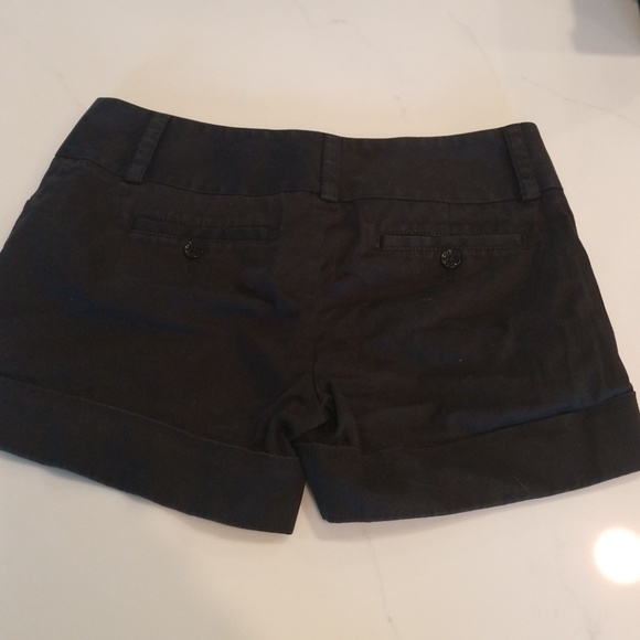 EXPRESS Pleated Shorts - Picture 2 of 3